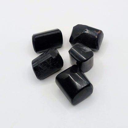 Schwarzer Turmalin Trommelstein - 20-30mm - FastCrystals